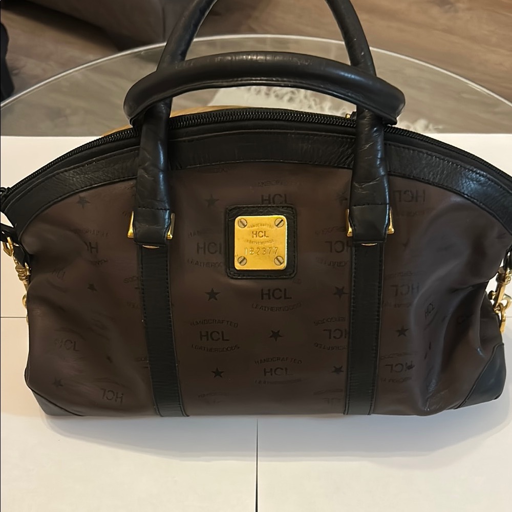 HCL black and brown handbag. 
Condition: Good
Black and Brown leather